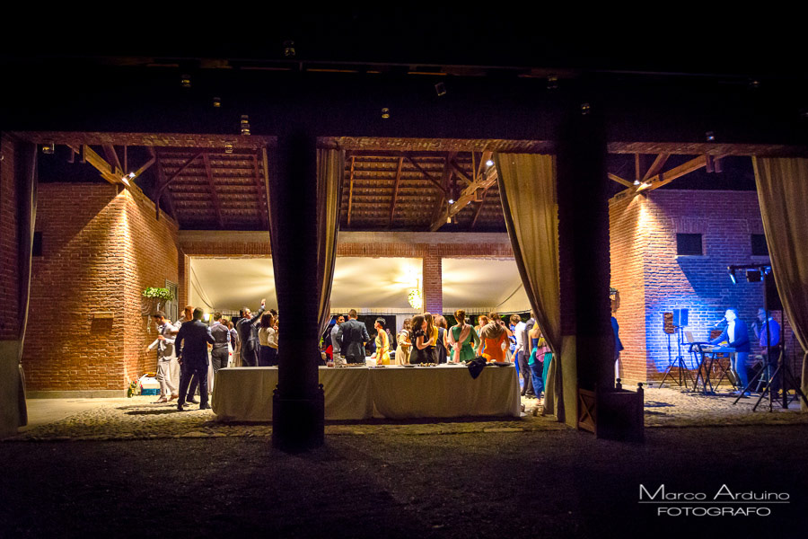 wedding party in Langhe vineyard piedmont