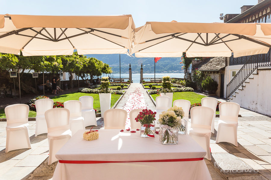 outdoor civil ceremony on lake orta