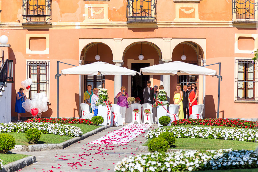 outdoor civil ceremony Villa Bossi lake orta